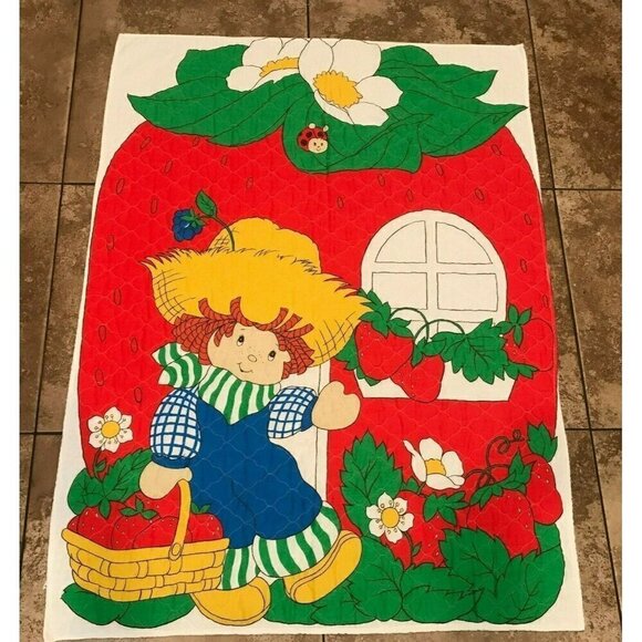 Vintage 1981 Strawberry Shortcake Quilted Fabric Panel Child Lap Throw Blanket - Picture 1 of 12